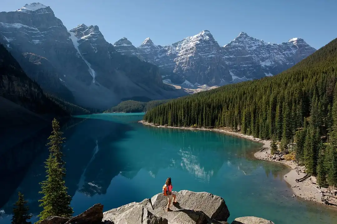 woman-lake-mountainse